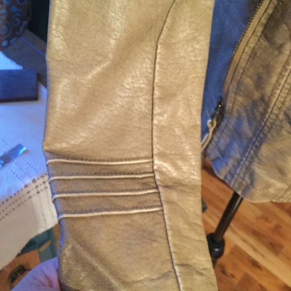 Faux leather jacket - Picture 3 of 9